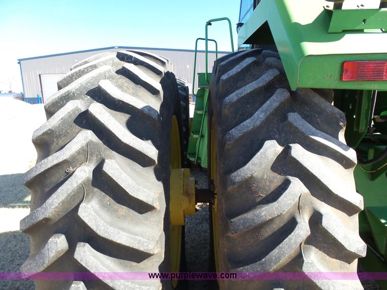 image for item L6145 1993 John Deere 8770 4WD tractor