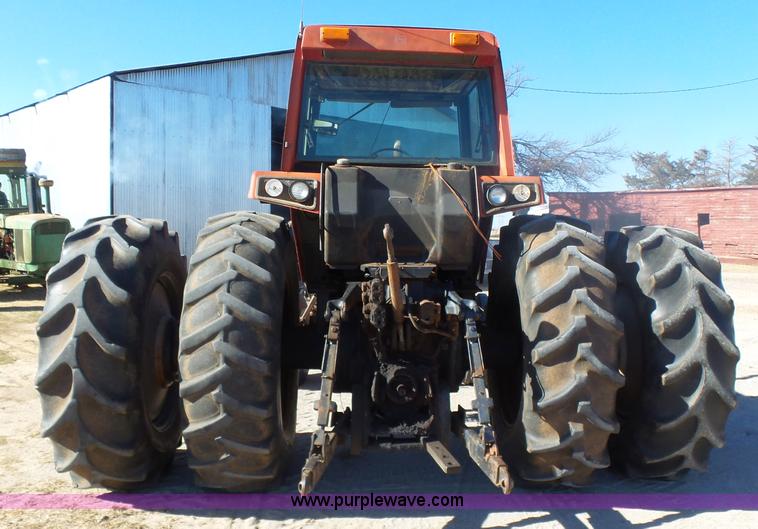 image for item L6191 1984 International 5488 tractor