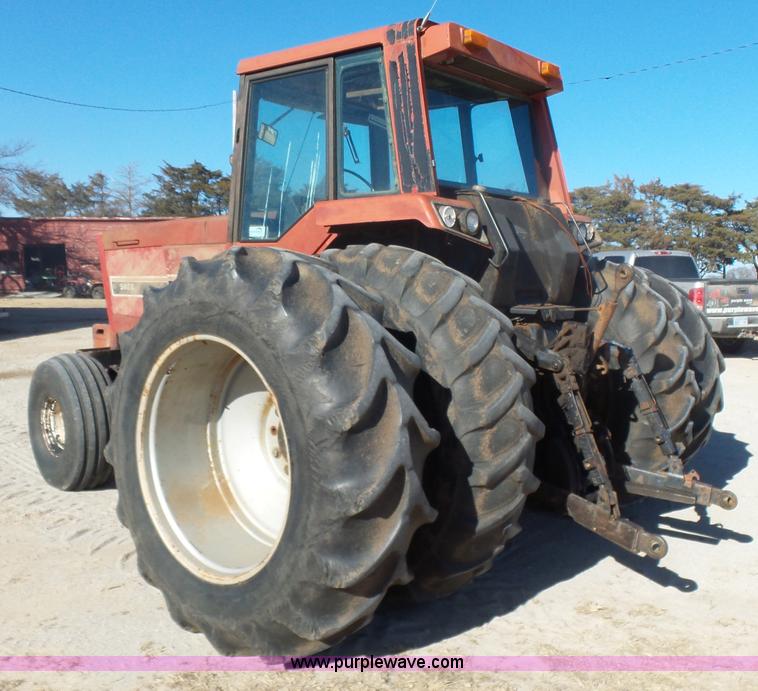 image for item L6191 1984 International 5488 tractor