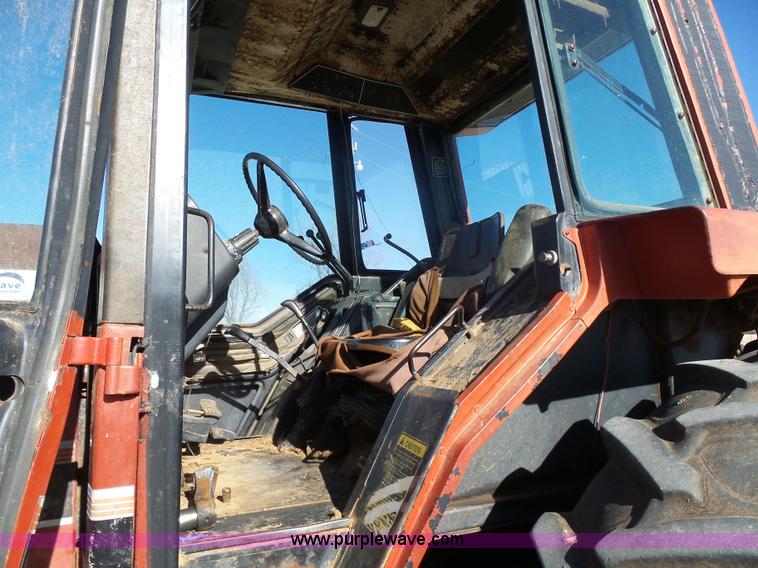 image for item L6191 1984 International 5488 tractor