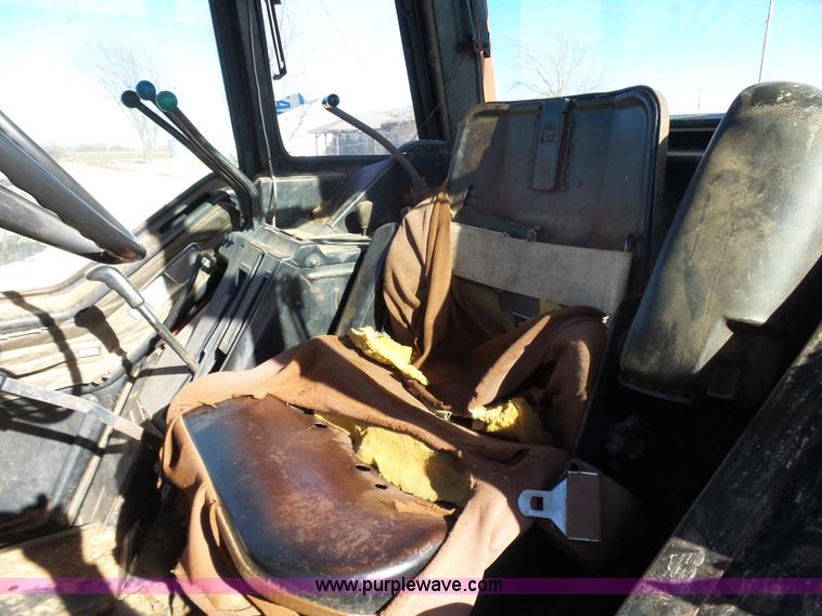 image for item L6191 1984 International 5488 tractor