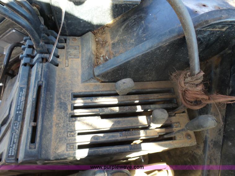 image for item L6191 1984 International 5488 tractor