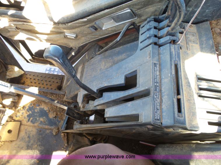 image for item L6191 1984 International 5488 tractor