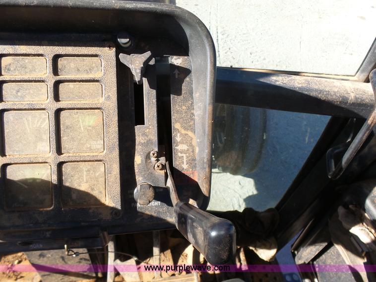 image for item L6191 1984 International 5488 tractor