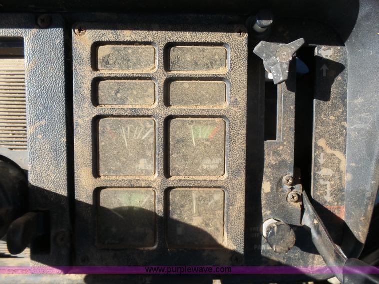 image for item L6191 1984 International 5488 tractor