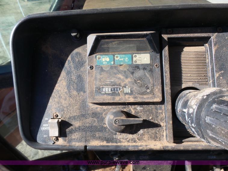 image for item L6191 1984 International 5488 tractor