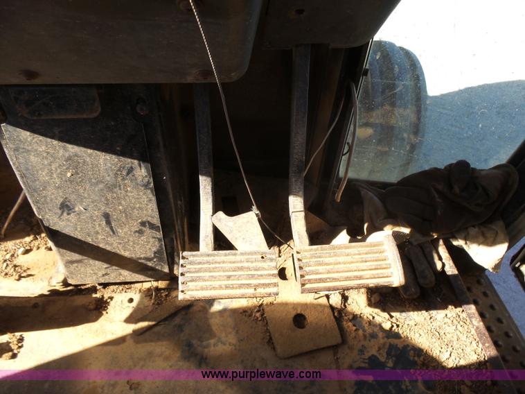 image for item L6191 1984 International 5488 tractor