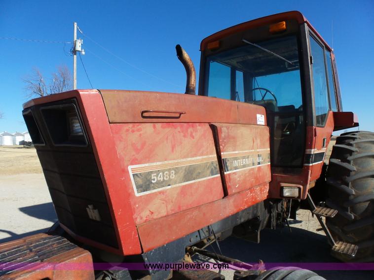 image for item L6191 1984 International 5488 tractor