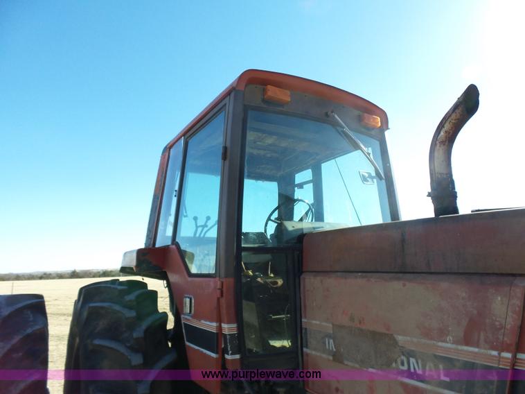 image for item L6191 1984 International 5488 tractor
