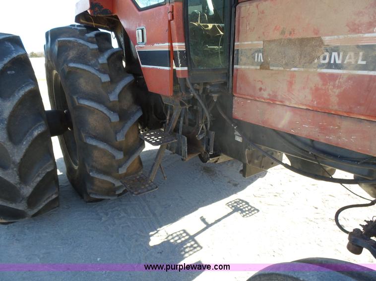 image for item L6191 1984 International 5488 tractor