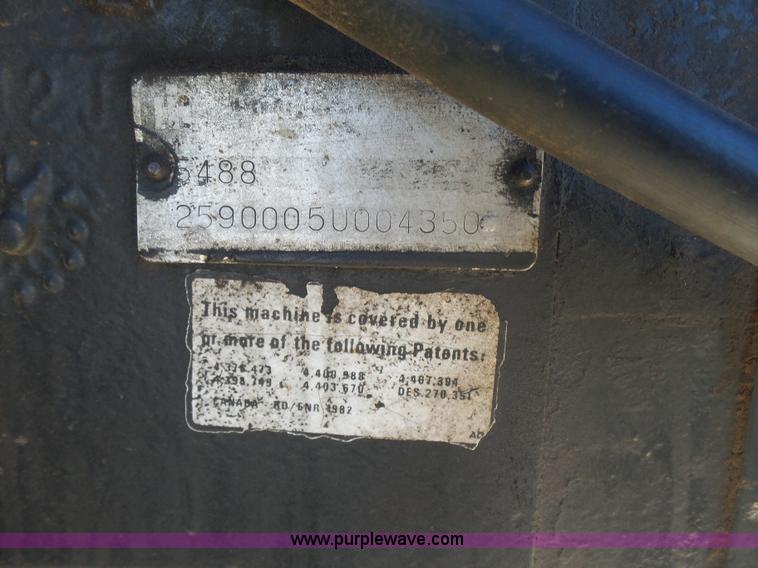 image for item L6191 1984 International 5488 tractor