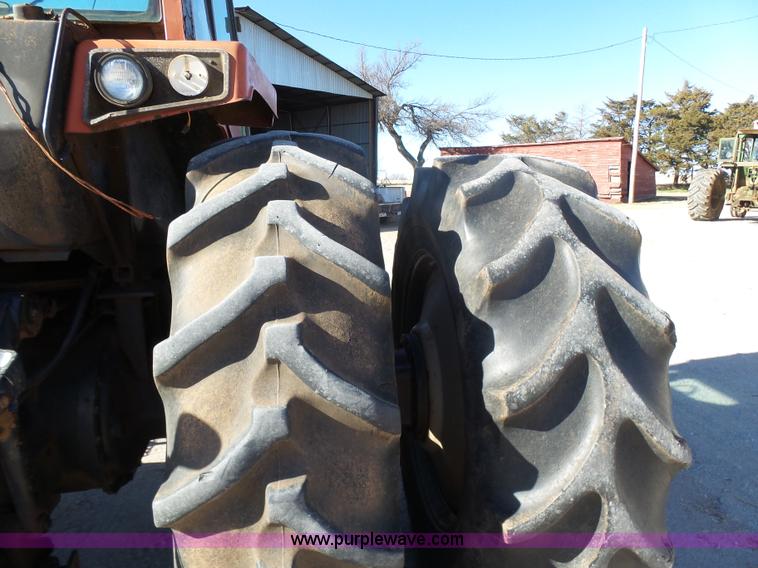 image for item L6191 1984 International 5488 tractor