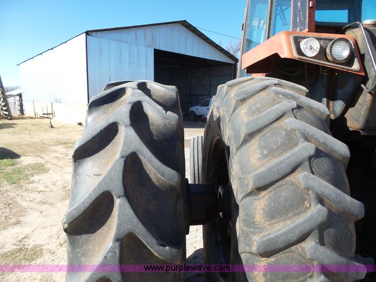 image for item L6191 1984 International 5488 tractor