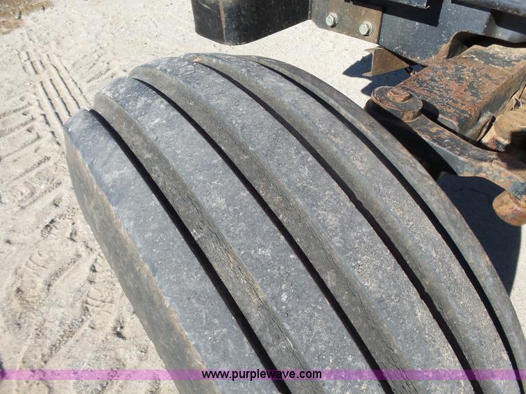 image for item L6191 1984 International 5488 tractor