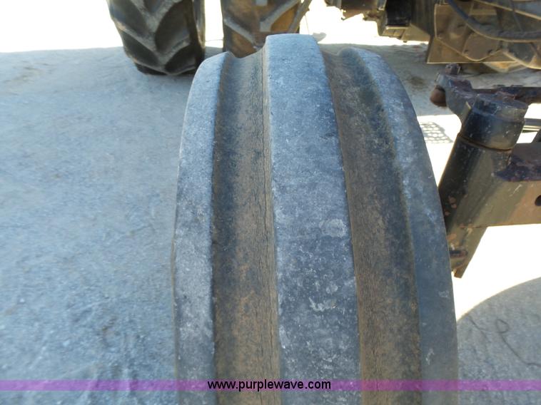 image for item L6191 1984 International 5488 tractor