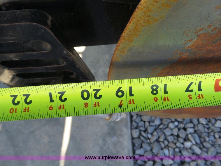 image for item L6204 Coulter fertilizer applicator