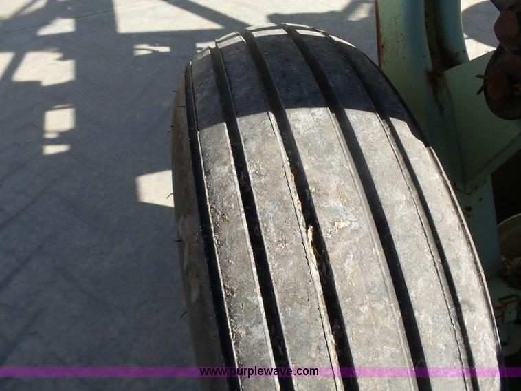 image for item L6204 Coulter fertilizer applicator