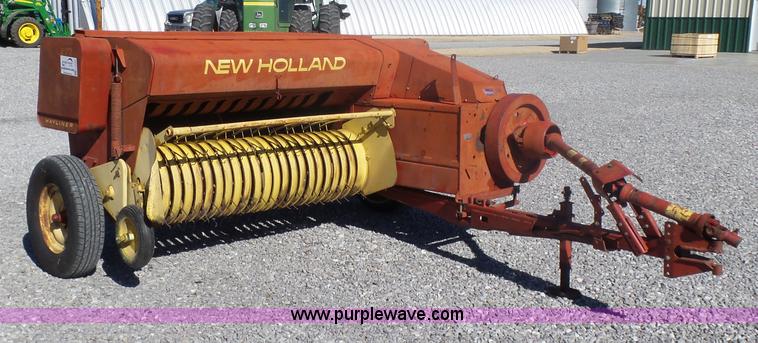 image for item L6208 New Holland 277 small square baler