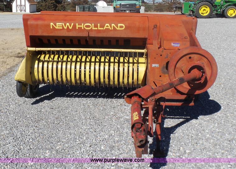 image for item L6208 New Holland 277 small square baler