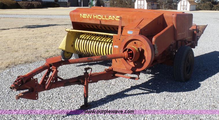 image for item L6208 New Holland 277 small square baler