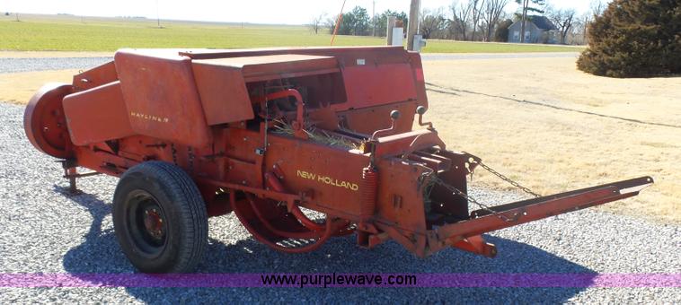image for item L6208 New Holland 277 small square baler