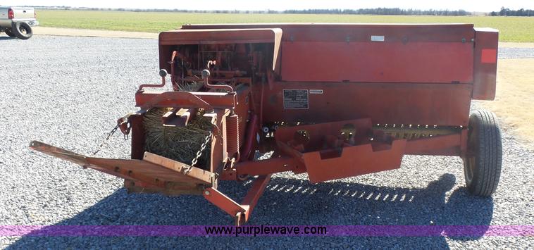 image for item L6208 New Holland 277 small square baler