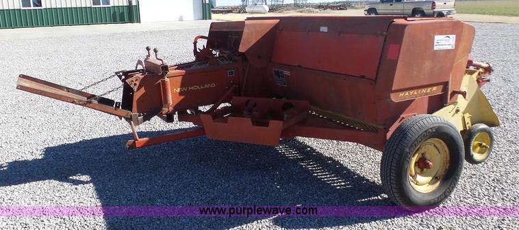 image for item L6208 New Holland 277 small square baler