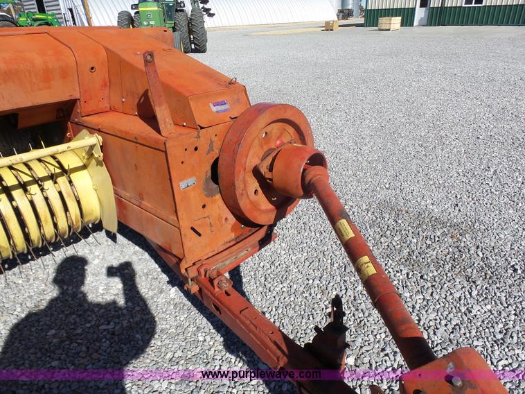 image for item L6208 New Holland 277 small square baler