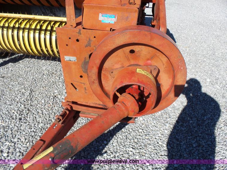 image for item L6208 New Holland 277 small square baler