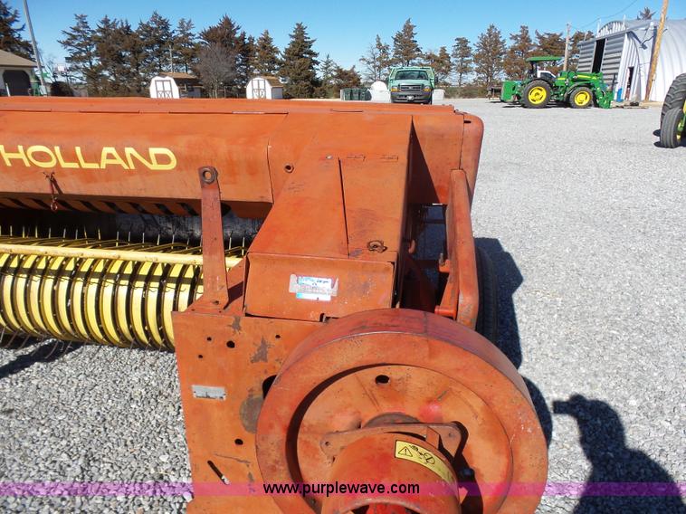 image for item L6208 New Holland 277 small square baler