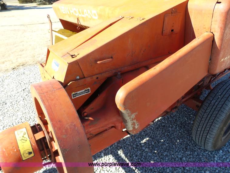 image for item L6208 New Holland 277 small square baler
