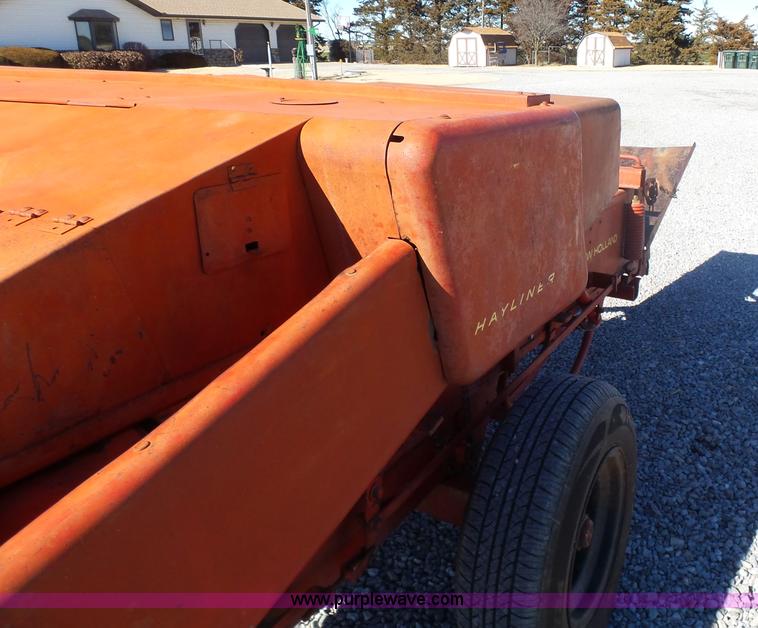 image for item L6208 New Holland 277 small square baler