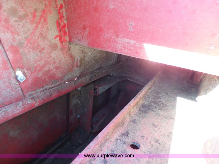 image for item L6208 New Holland 277 small square baler