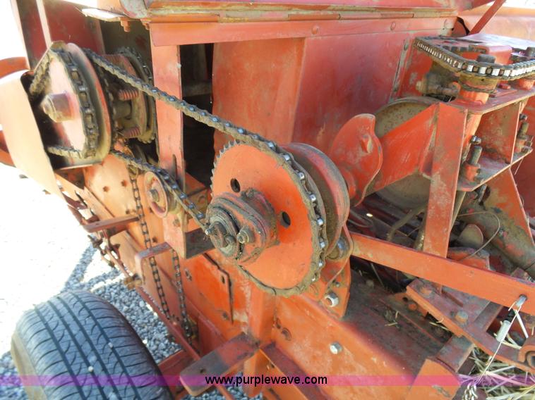 image for item L6208 New Holland 277 small square baler