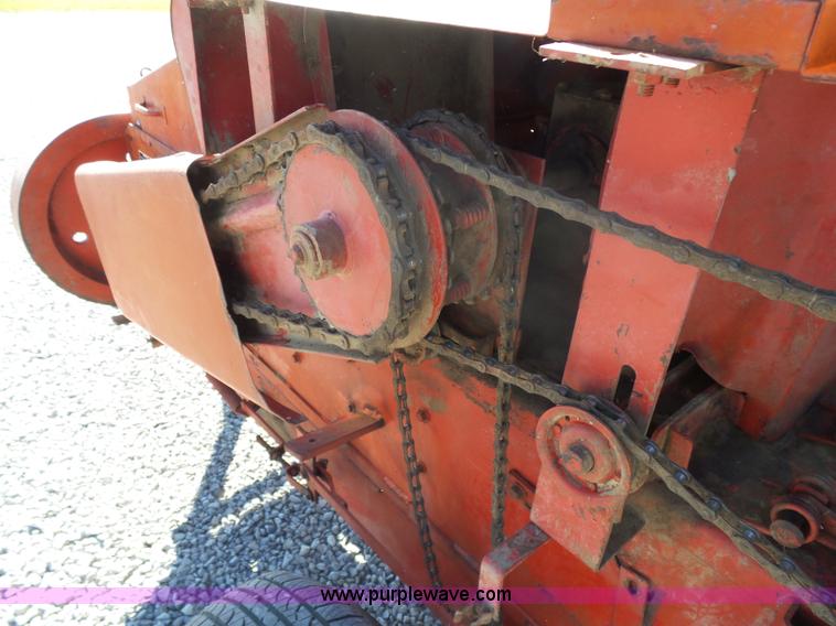 image for item L6208 New Holland 277 small square baler