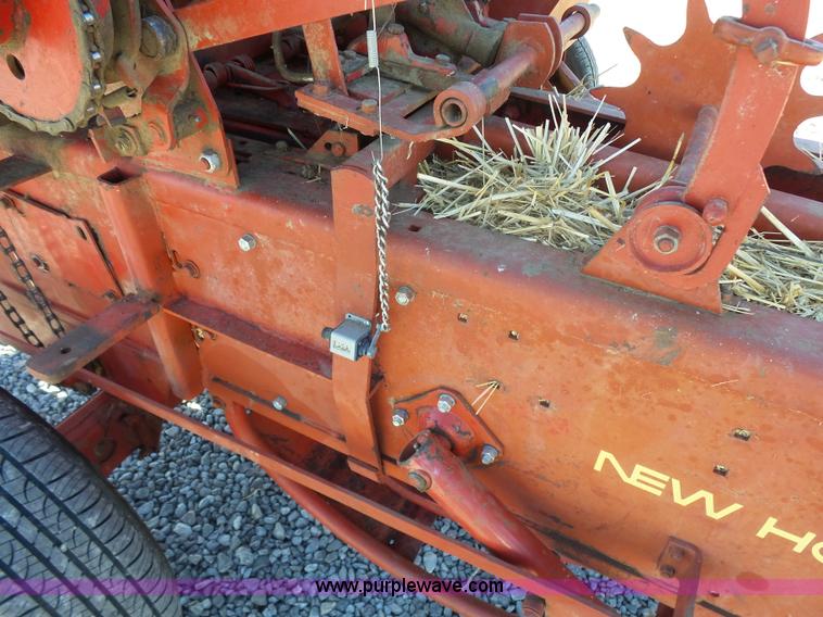 image for item L6208 New Holland 277 small square baler