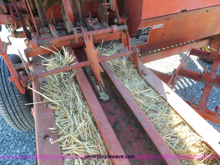 image for item L6208 New Holland 277 small square baler