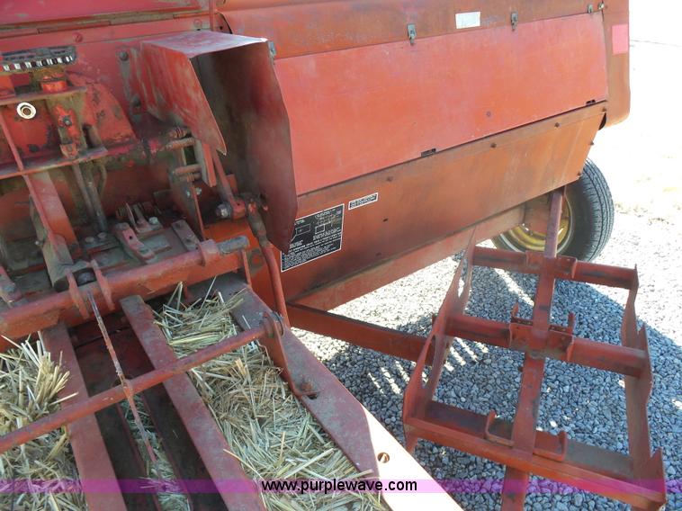 image for item L6208 New Holland 277 small square baler