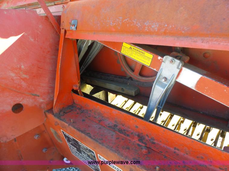 image for item L6208 New Holland 277 small square baler