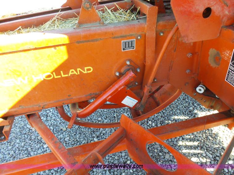image for item L6208 New Holland 277 small square baler