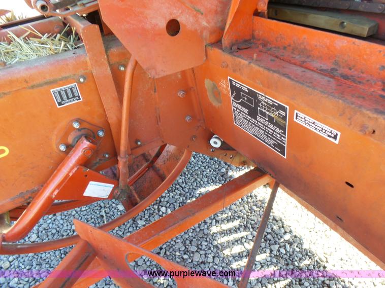 image for item L6208 New Holland 277 small square baler