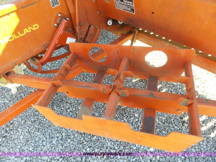 image for item L6208 New Holland 277 small square baler