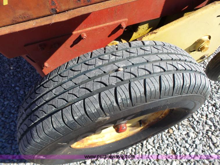 image for item L6208 New Holland 277 small square baler