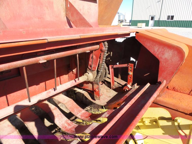 image for item L6208 New Holland 277 small square baler