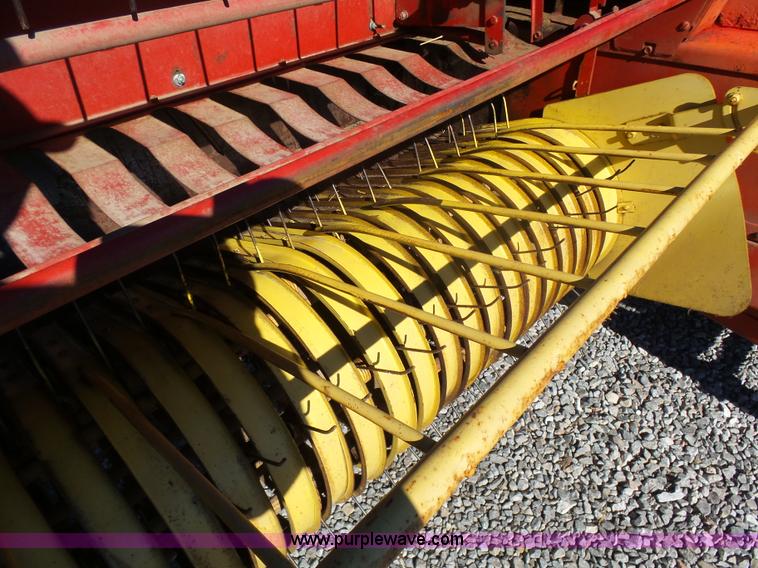 image for item L6208 New Holland 277 small square baler