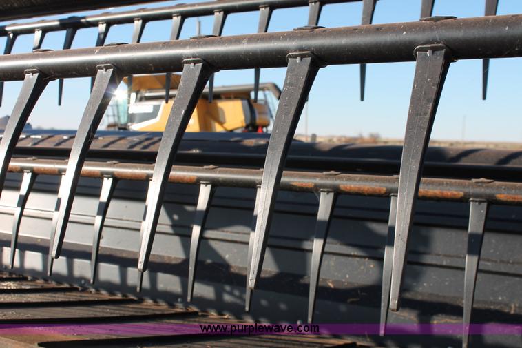 image for item L6818 2012 MacDon D60D draper head