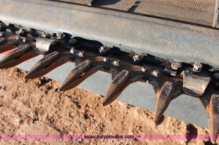 image for item L6818 2012 MacDon D60D draper head