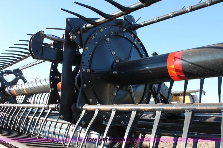 image for item L6818 2012 MacDon D60D draper head