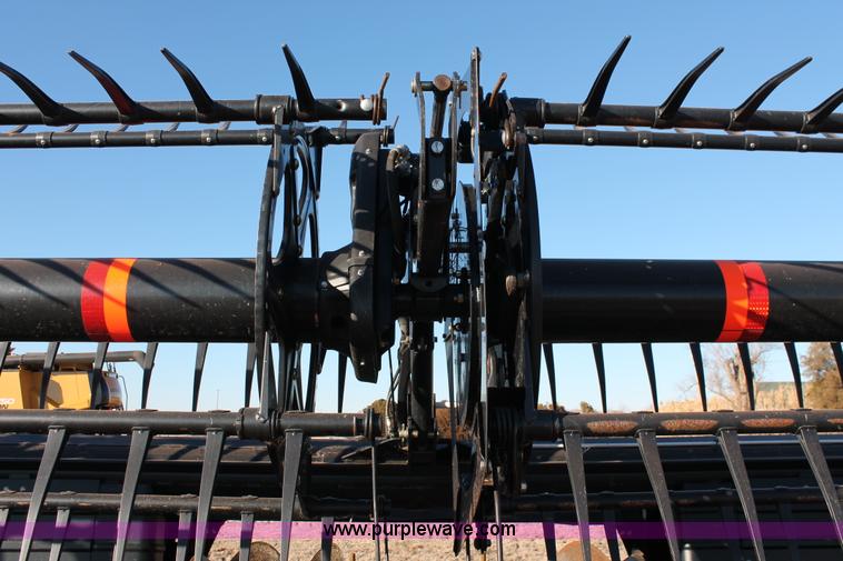 image for item L6818 2012 MacDon D60D draper head