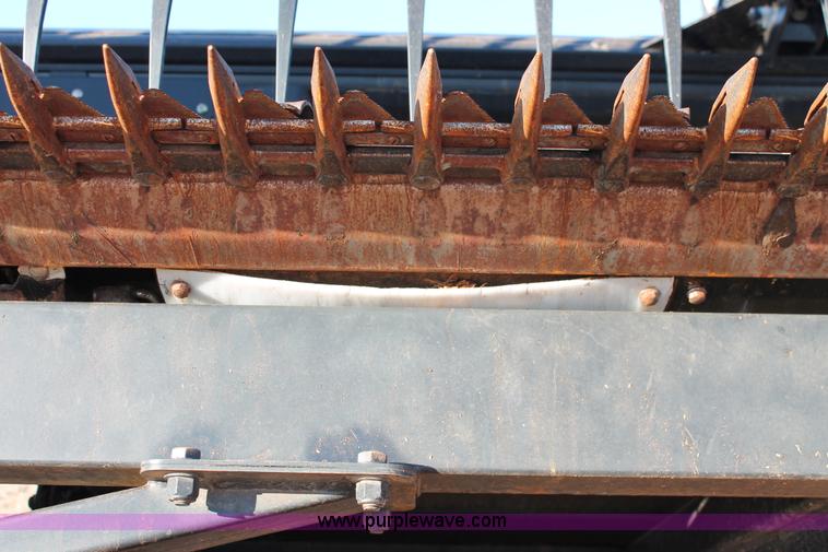 image for item L6818 2012 MacDon D60D draper head